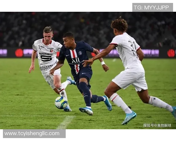 西甲激战巴黎圣日耳曼逆转里昂绝杀瞬间引发全场狂欢分析